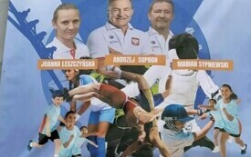 Na zdjęciu uczniowie uczestniczą w spotkaniu z mistrzami olimpijskimi