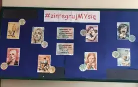 Na zdjęciu gazetka szkolna ze zdjęciami.