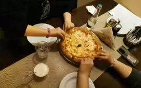 Na zdjęciu pizza.