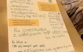 Na zdjeciu plakat.