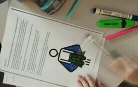 Zdjęcie przedstawia rysunek ucznia - superbohater.