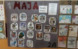 Na zdjęciu plakat przedstawiajacy święta majowe.