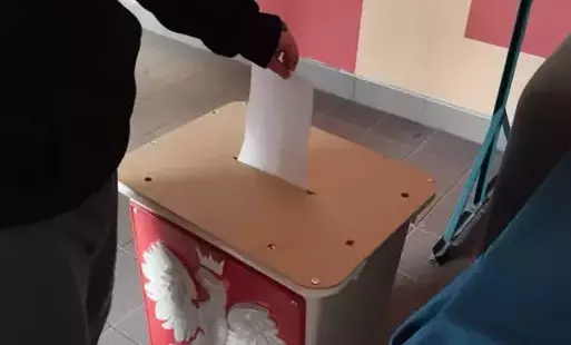 Na zdjęciu głosowanie