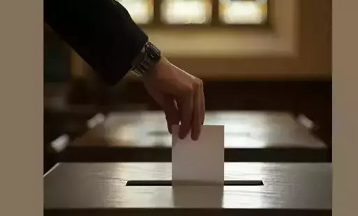 Na zdjęciu głosowanie.